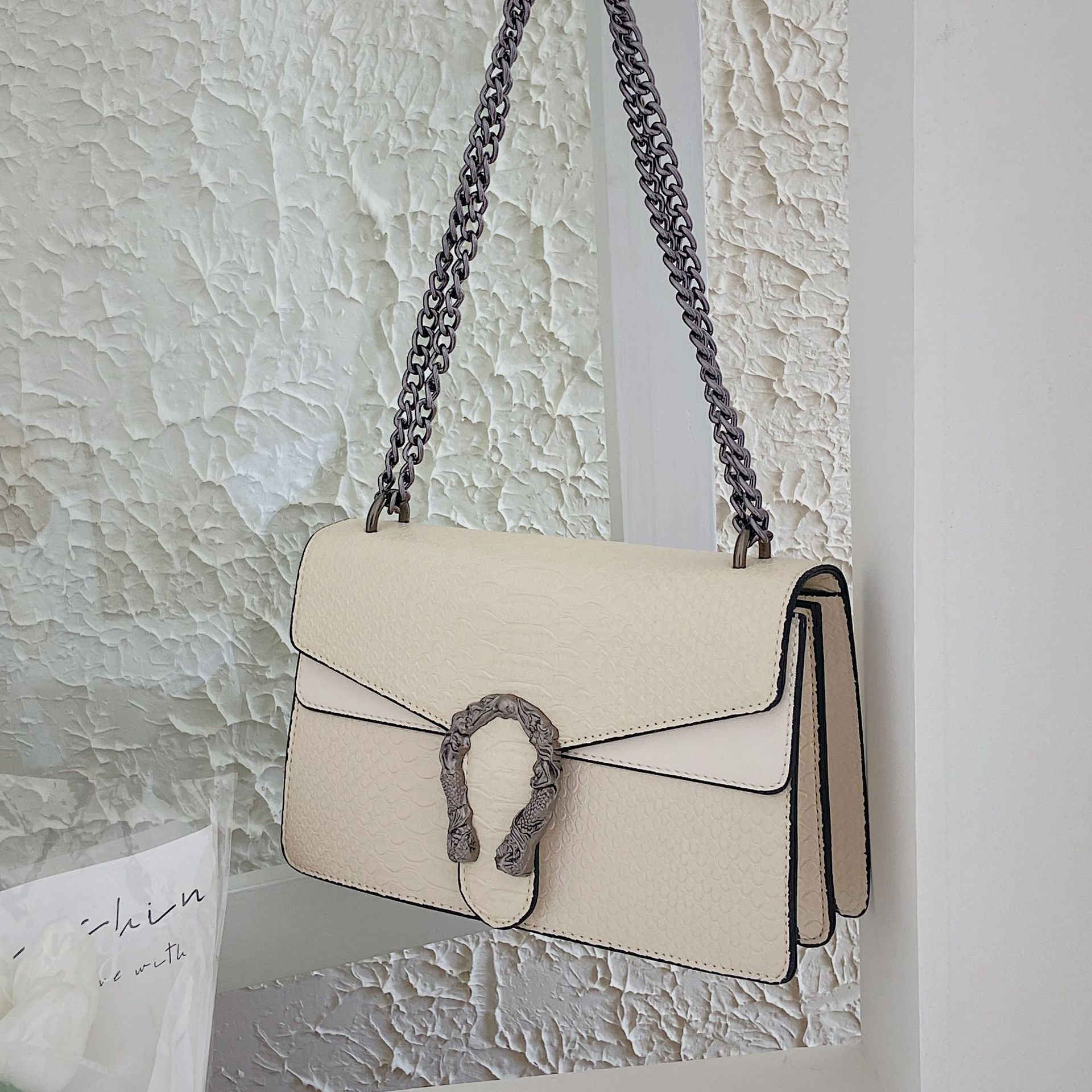Sac à main femme carré en chaîne de luxe eprolo, sacoche croisée élégante avec design sophistiqué en cuir.