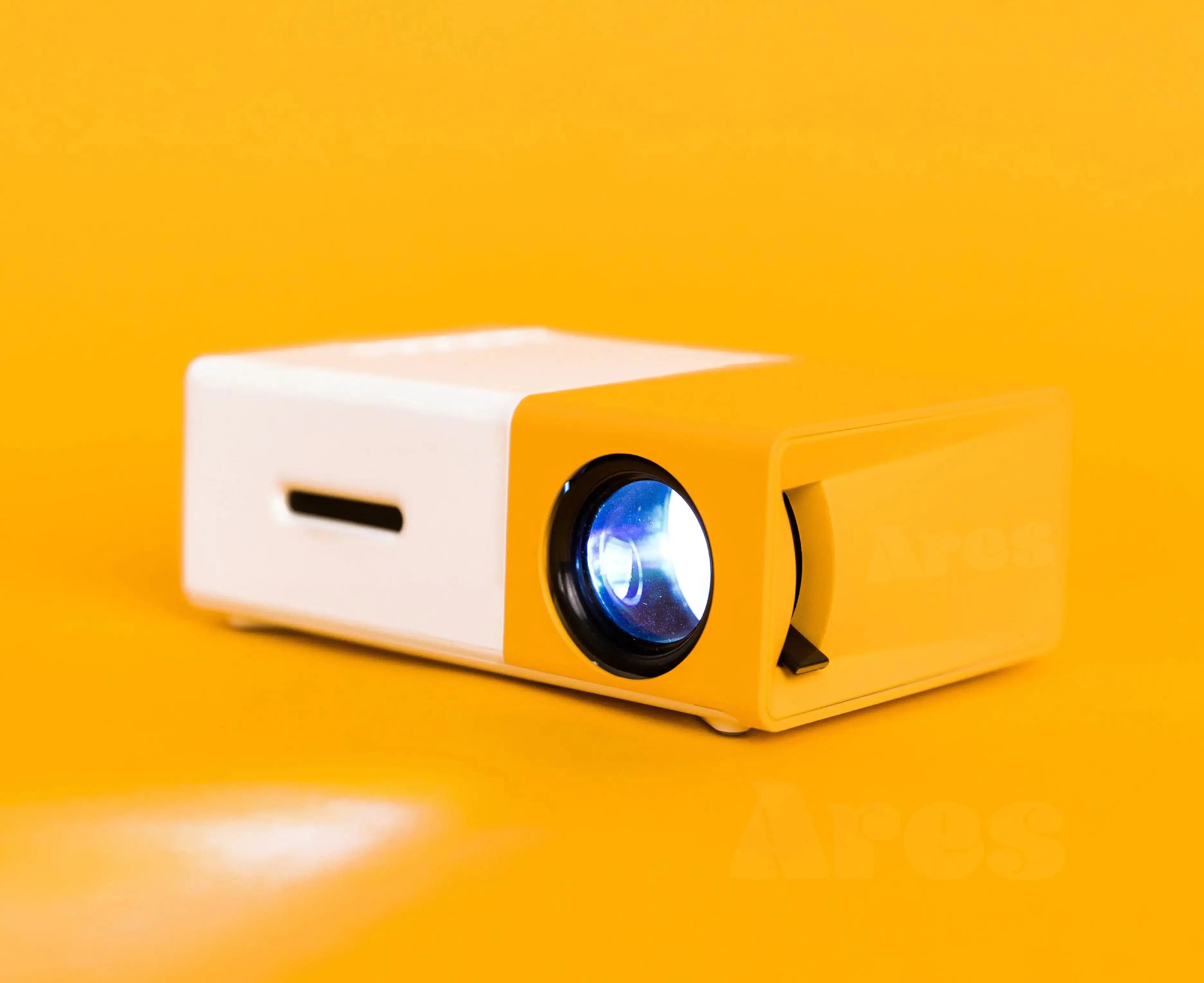 Ultra HD Mini Projector - HCDSHOP